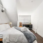 Cozy 2Br Retreat In Vancouver
