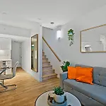 Spacious 2 Bedroom Apartment In Prime Yaletown Location
