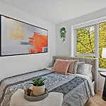 Spacious 2 Bedroom Apartment In Prime Yaletown Location