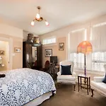 O Canada House Bed & Breakfast