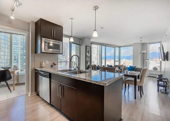 Stunning 2 Bedroom Condo With Downtown Views!!!