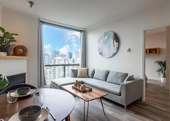 Marvelous 2 Bed Condo In Yaletown Panoramic Views!