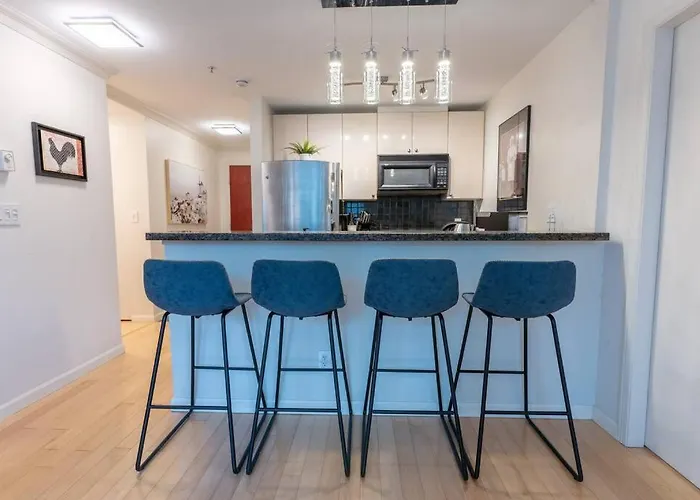 Heart Of Downtown King Suite/Parkng/Pool/Gym/Sauna