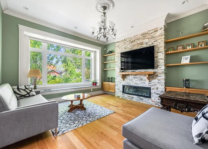 Vancouver Haven: Luxurious 5-Bedroom Retreat