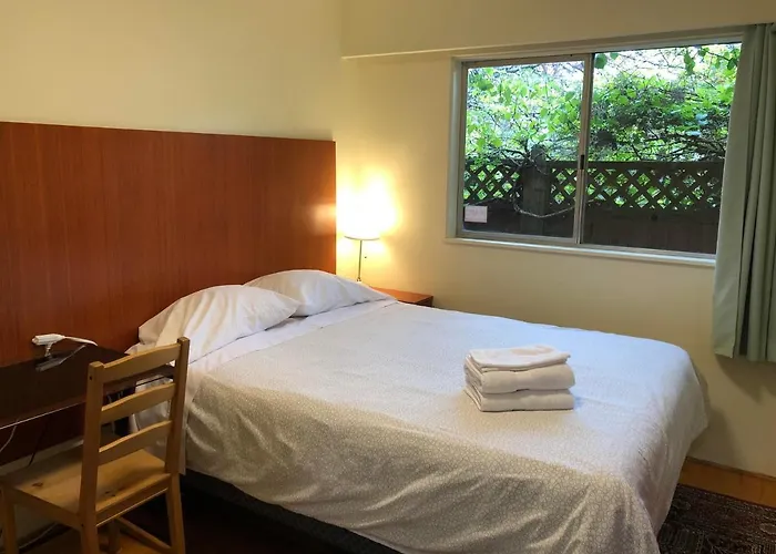 Cozy Cottage Guest Home Close To Downtown Vancouver & Sights & 7-Eleven Convenience Store
