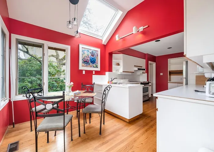 Tranquil Haven Near Attractions 2Bd Upper Floor Or 2Bd Basement Floor