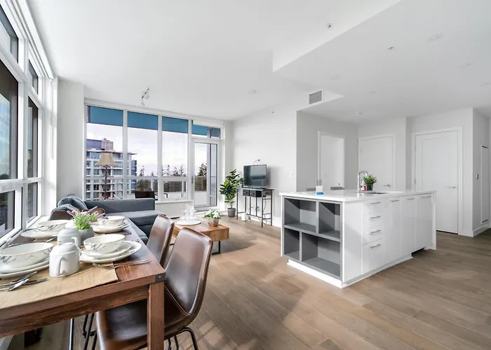 Urban Oasis: Stylish Apartment Retreat At Ubc