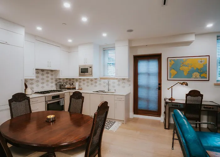 A Gentle Hideaway In The Urban Forest West End Downtown Vancouver