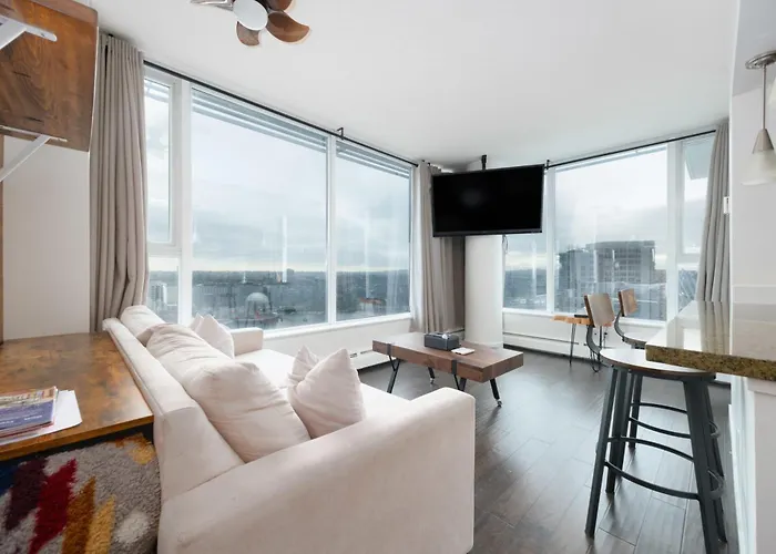 Sub-Penthouse Apartment With Jacuzzi Pool & Sauna