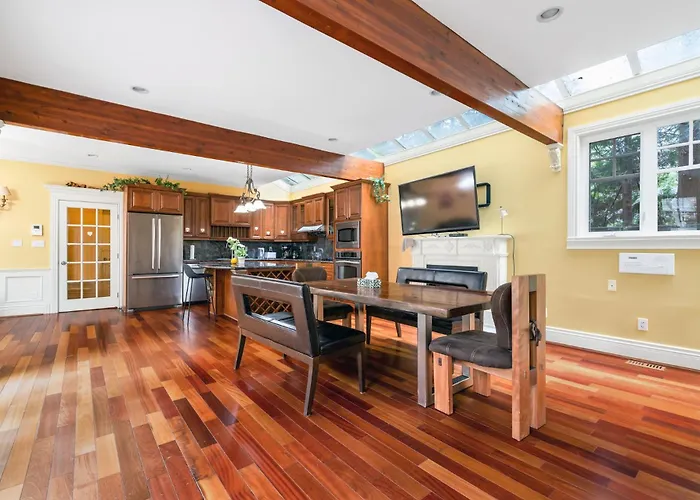 Charming Retreat On Cypress Street, Your Home Away From Home