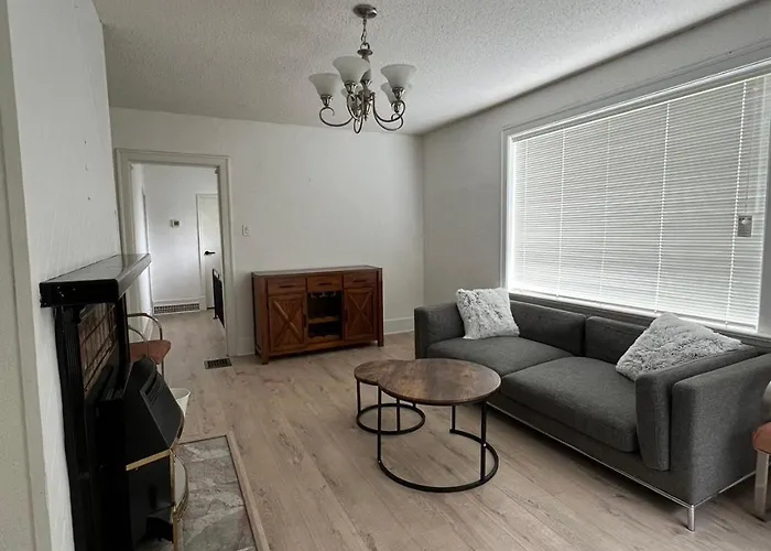 Larch House In Vancouver West