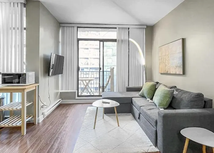 Top Floor Unit On Granville Strip Yaletown Area
