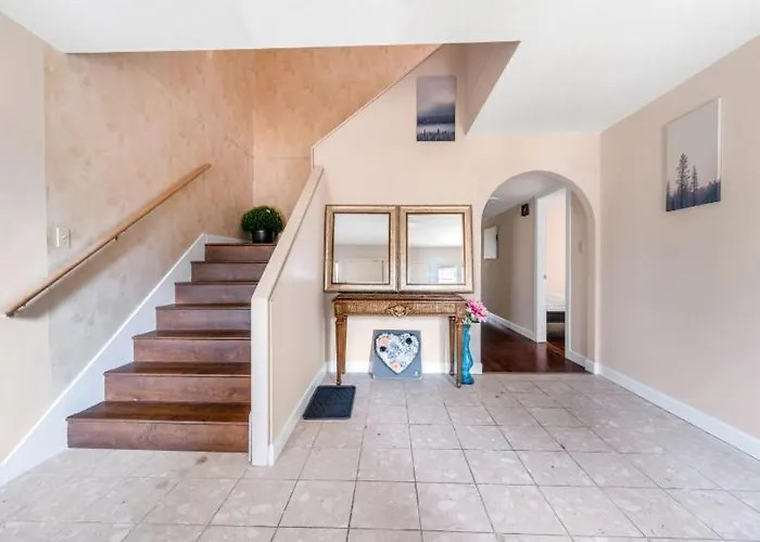 Charming Stay In Prime Vancouver Location