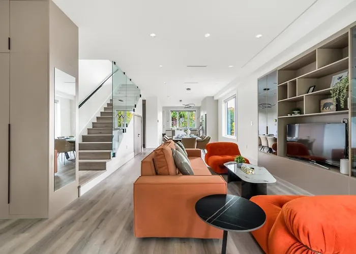 Charming And Modern Retreat In Vancouver Trendy 42Nd Avenue Neighbourhood