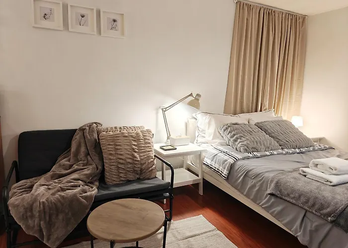Cozy Commercial Oasis - Private Entrance Studio