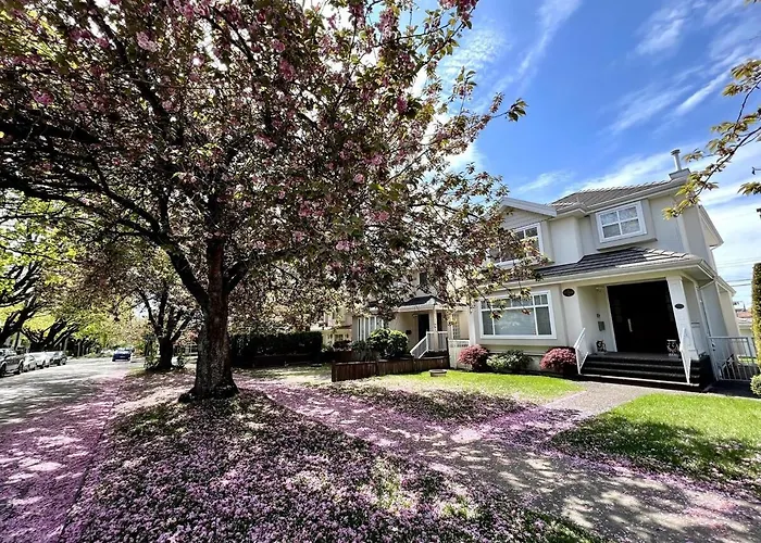 Adorable 4B House-Vancouver West Free Parking
