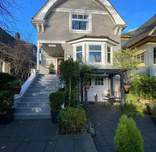 Large Renovated Character Home With 3 Beds/2 Bath
