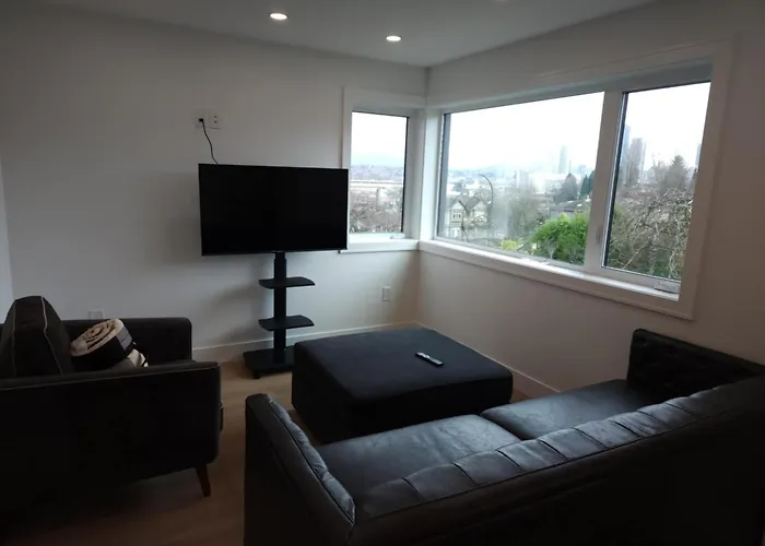 Signature Luxe Top-Floor Townhouse 2Br, 3Ba With Stunning Views