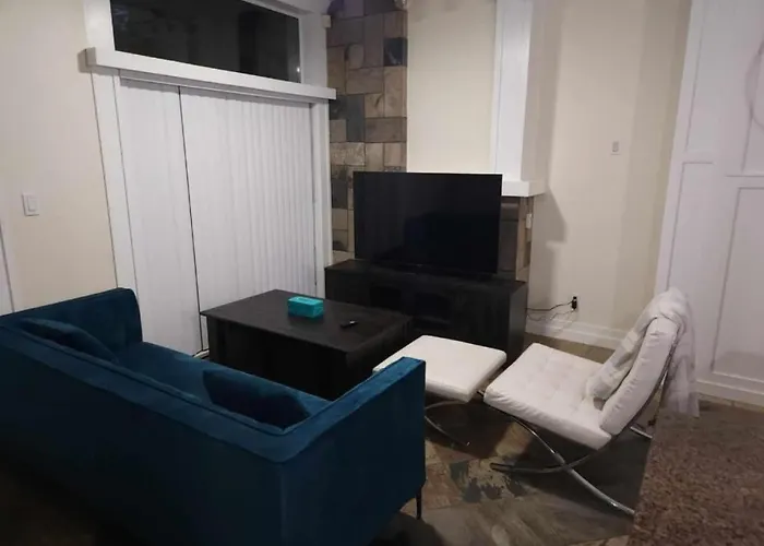 Chic Modern 2Br Yaletown Townhouse - Ultimate Comfort Convenience For A Prime Stay