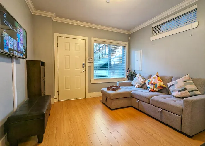 Cozy Home With 3Beds2Baths In Marpole Vancouver