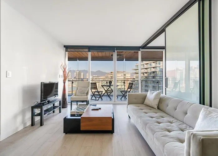 Modern High-Rise Retreat With Stunning City Access
