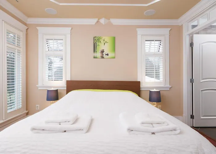 Deluxe Room With Ensuite Washroom In Villa