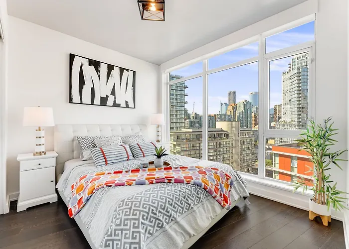 Urban Oasis Stylish 2 Bedroom Apartment With Unforgettable City Views And Top Amenities