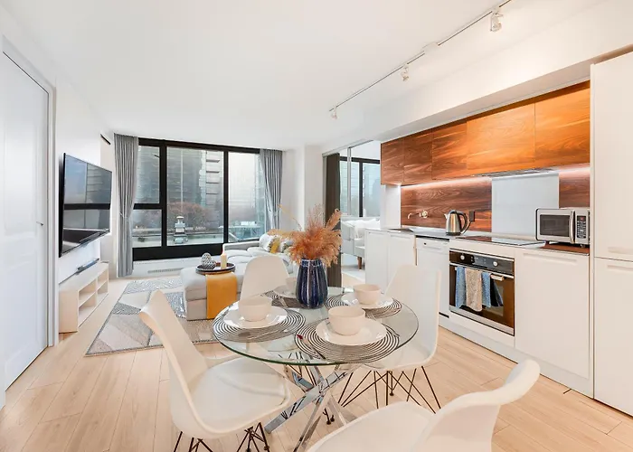 Downtown Gem Renovated 2 Bedroom Apartment