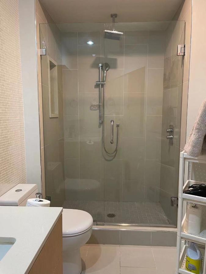 Villa 5 Mins Walk To Skytrain Station Vancouver