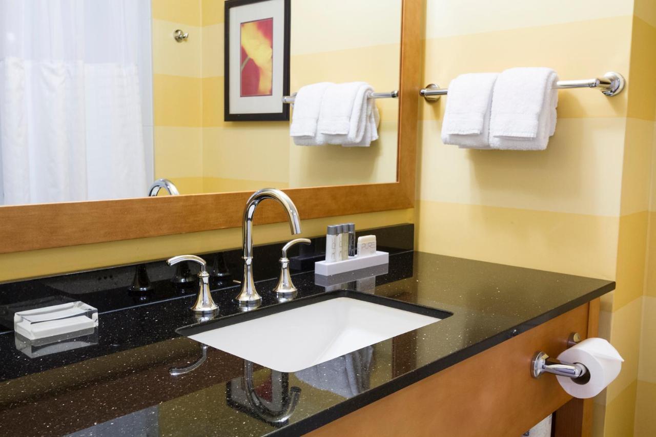 Hotel Pinnacle Harbourfront Vancouver