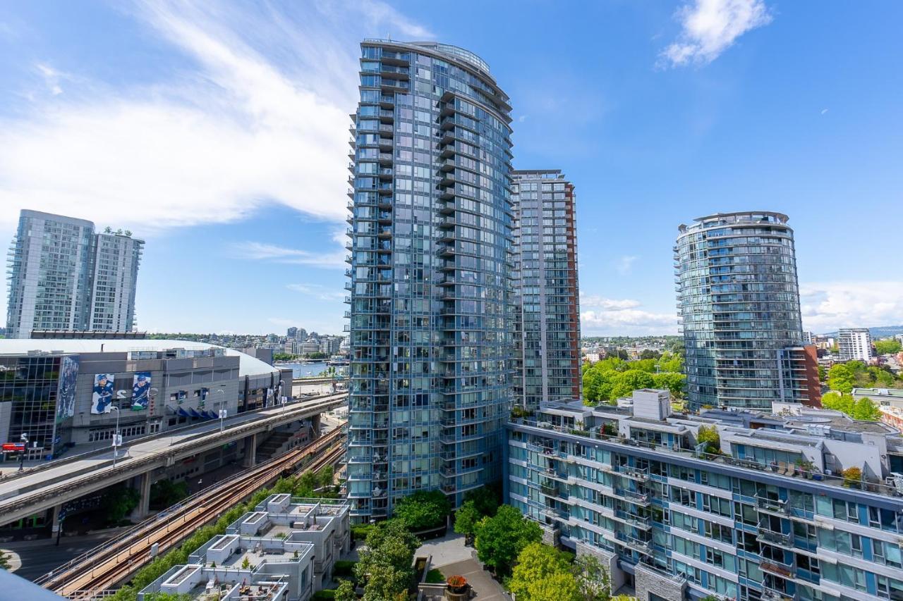 Apartment Stunning 2 Bedroom Condo With Downtown Views!!!