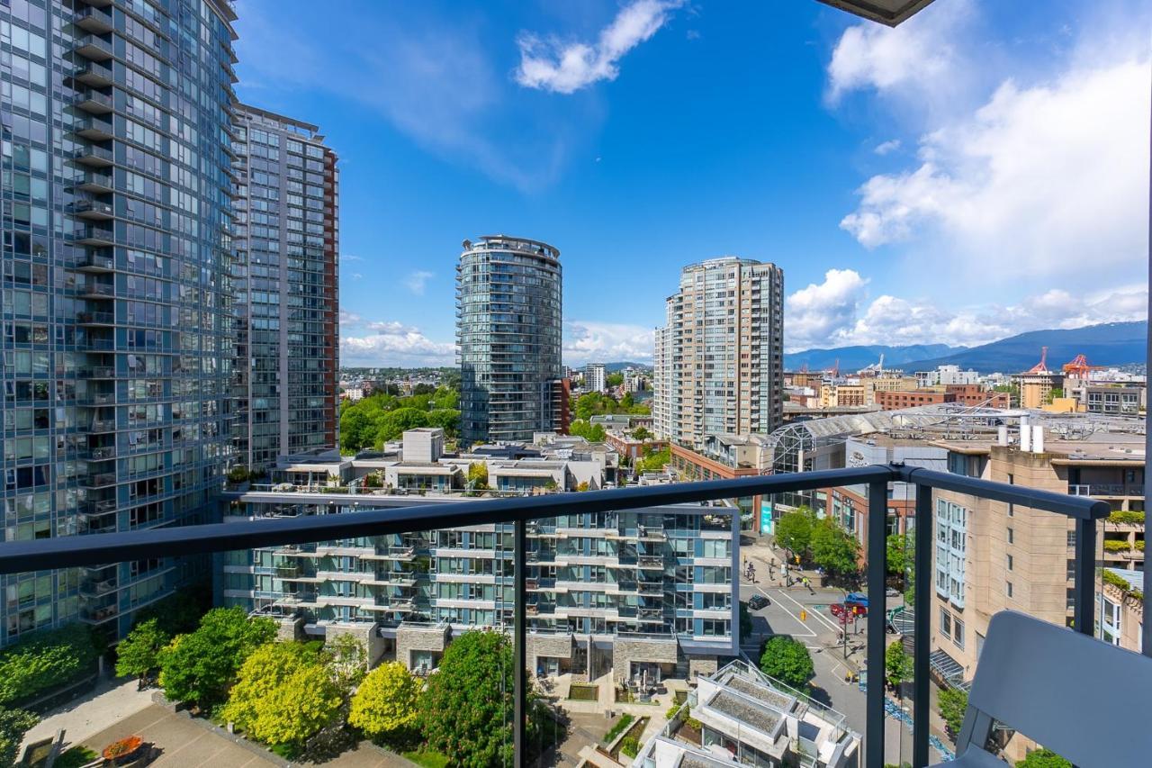 Stunning 2 Bedroom Condo With Downtown Views!!! Apartment Vancouver