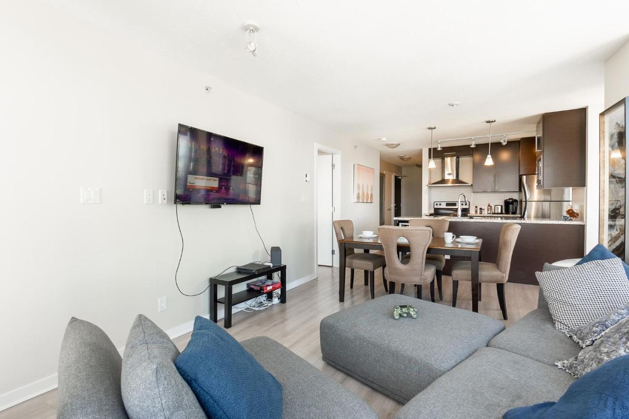 Stunning 2 Bedroom Condo With Downtown Views!!! Apartment