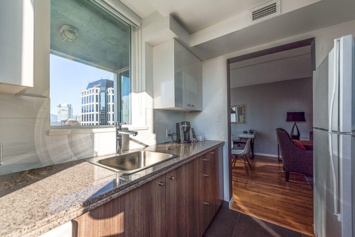 Hotel Carmana & Vancouver