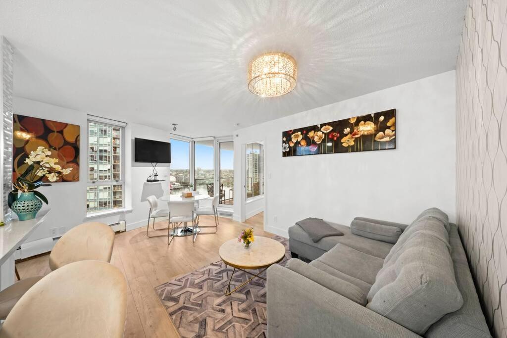 Water View In Downtown Apartment *