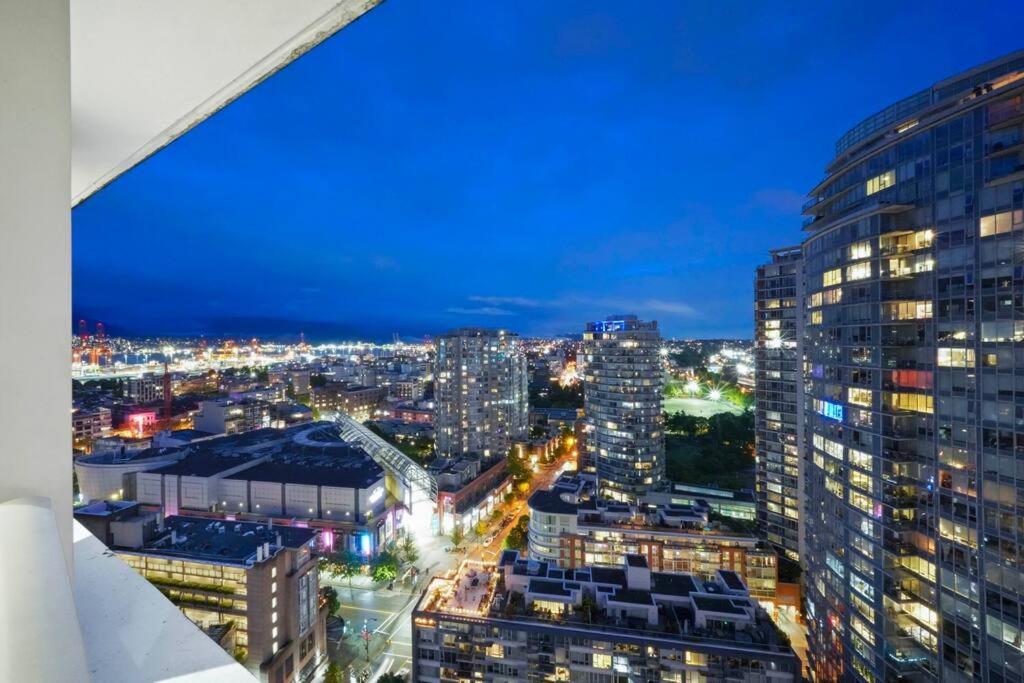 Water View In Downtown * Vancouver