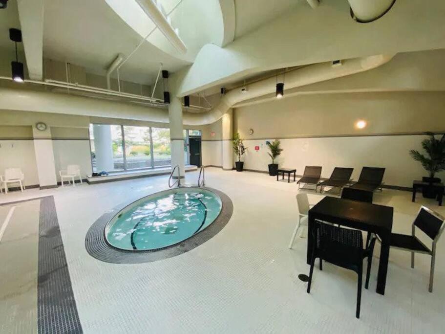 Water View In Downtown Apartment