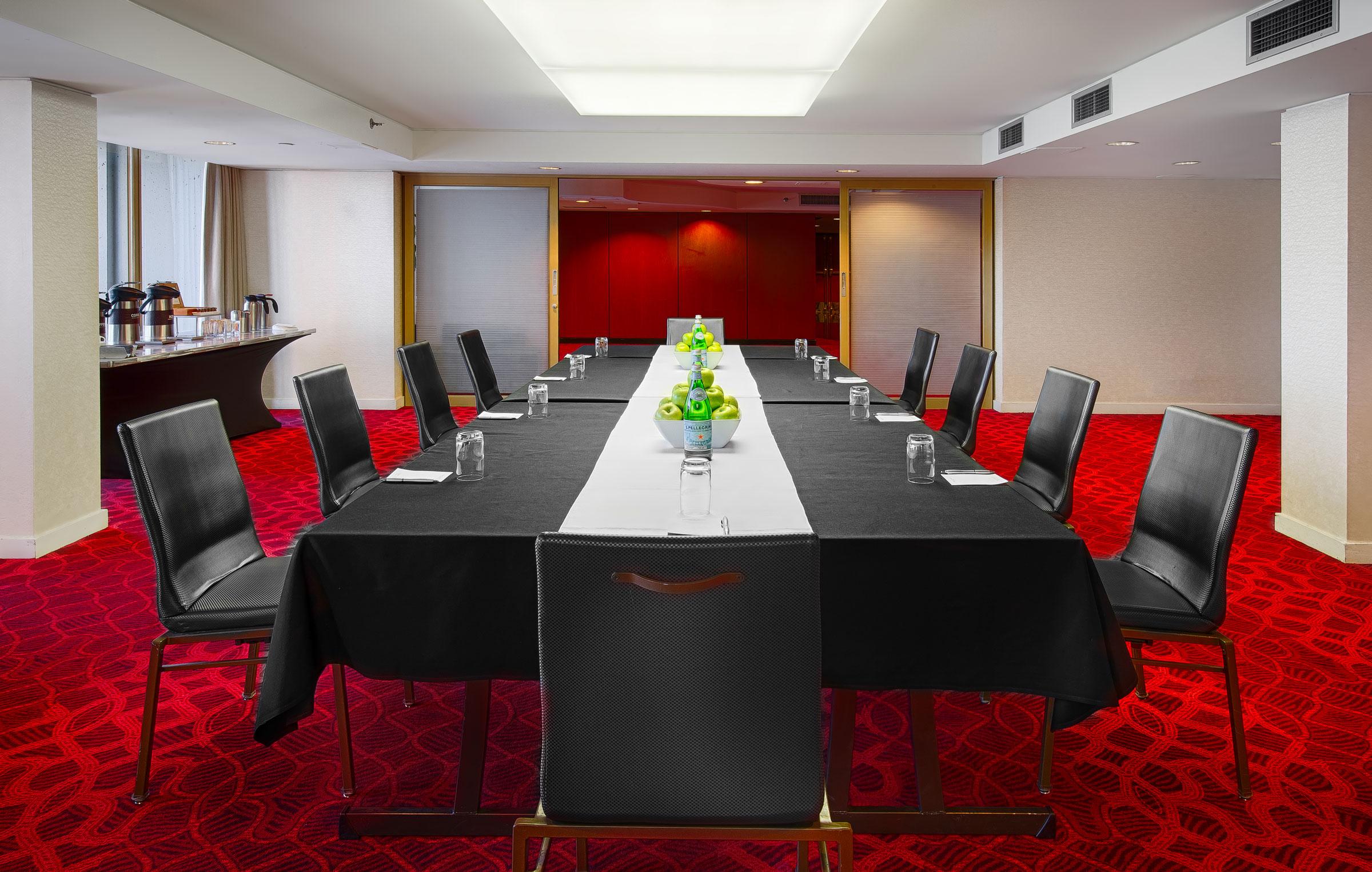 Pinnacle Harbourfront Hotel 4*