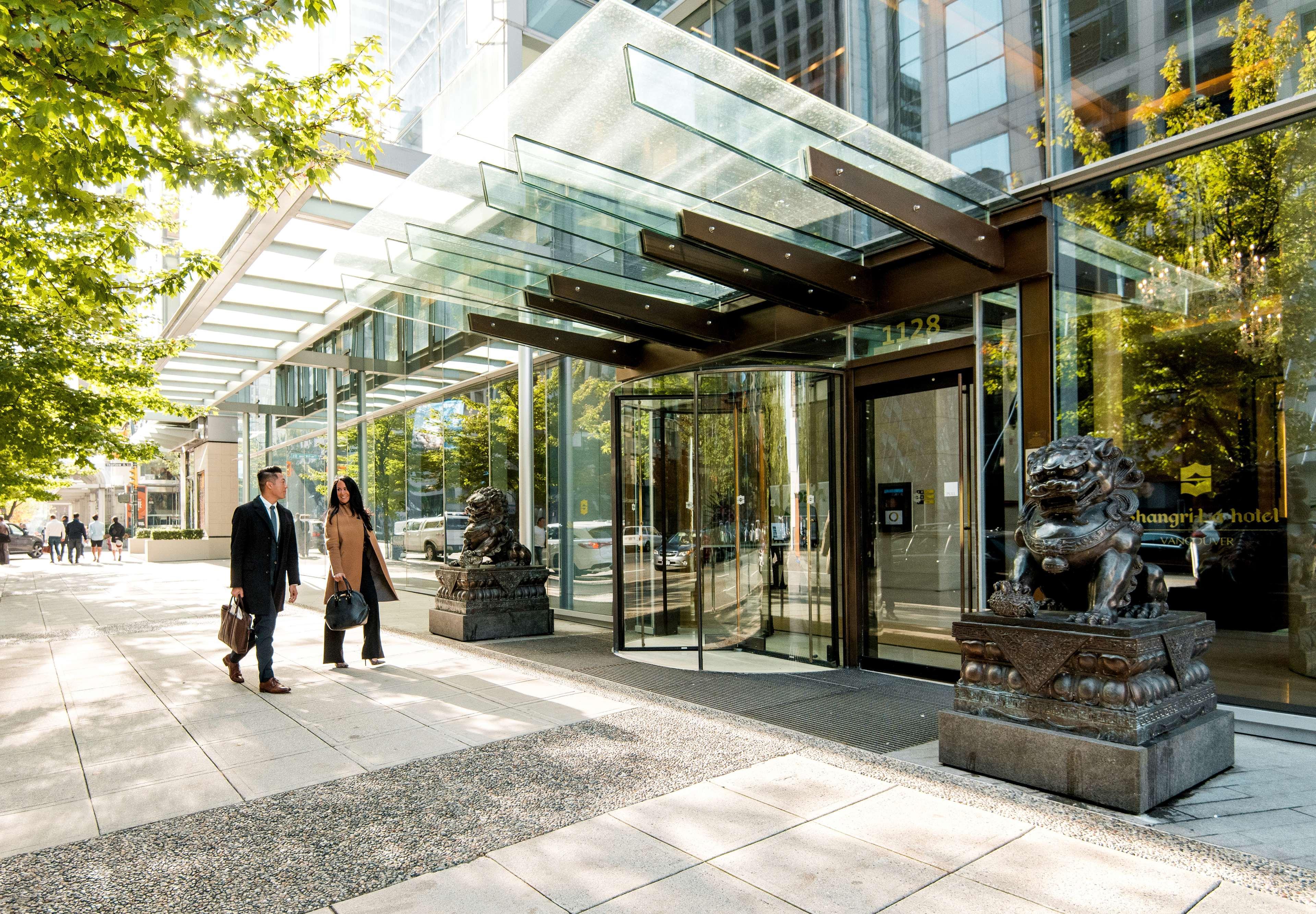 Shangri-la Hotel 5*