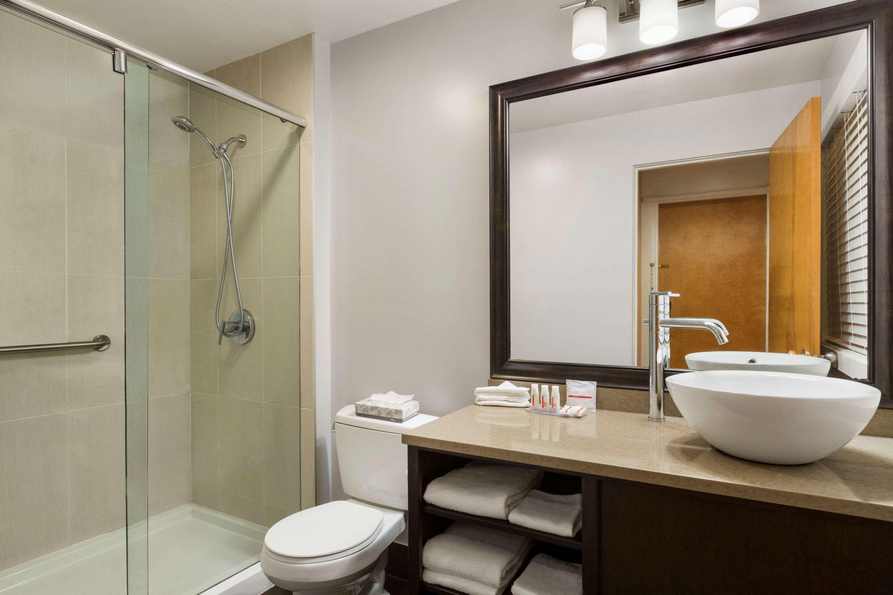 Hotel Days By Wyndham Downtown Vancouver