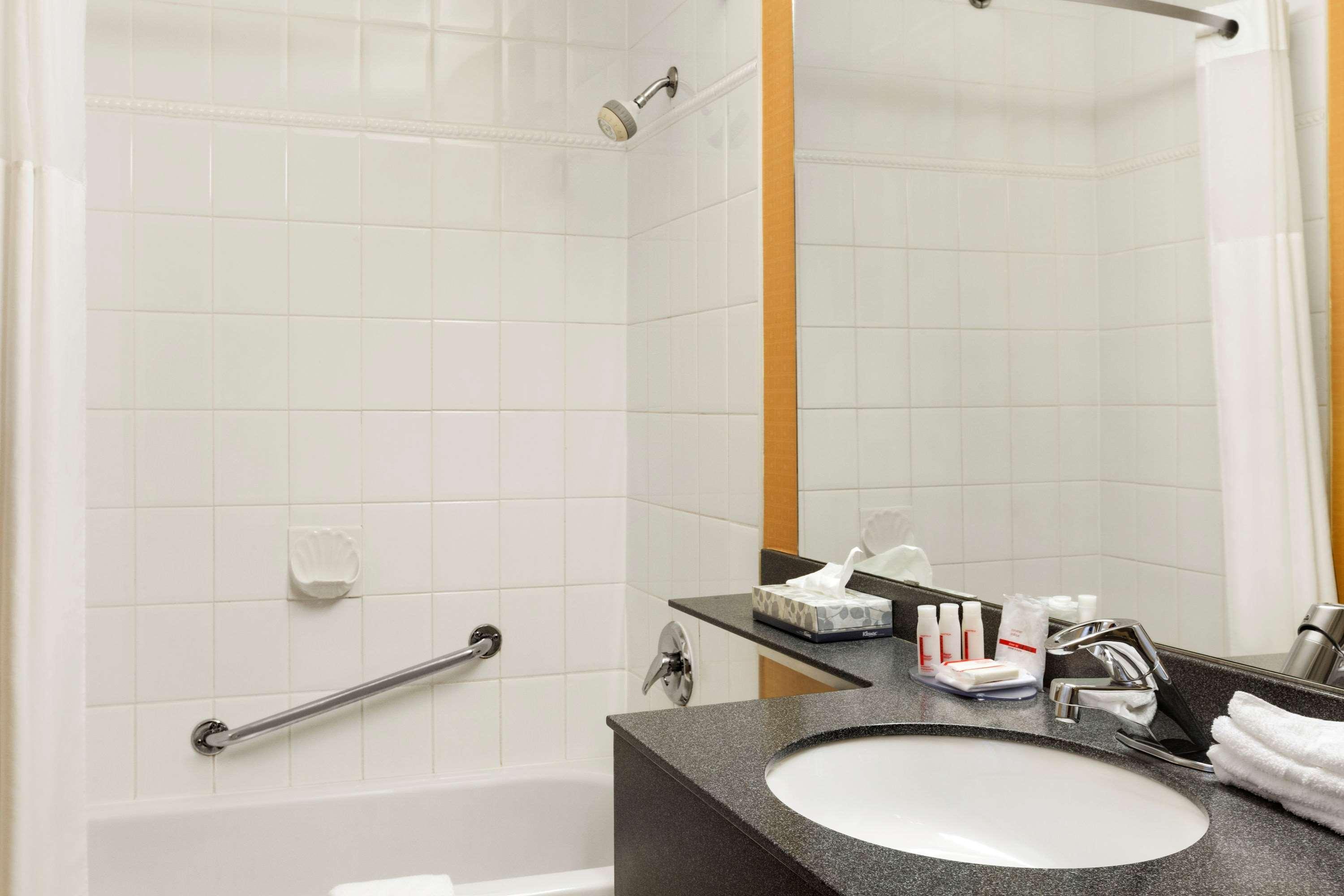 Days By Wyndham Downtown Hotel Vancouver