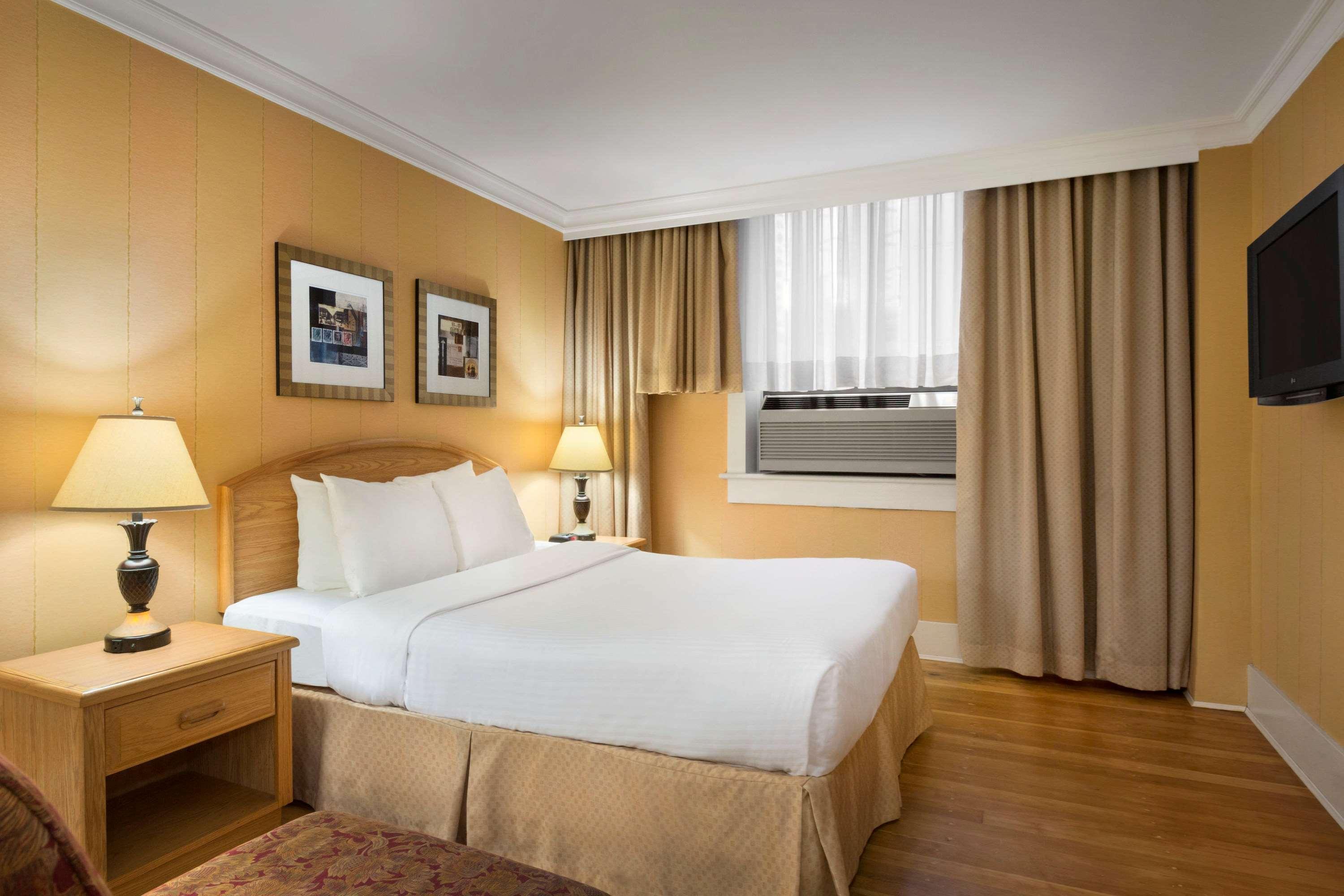 Hotel Days By Wyndham Downtown 3*