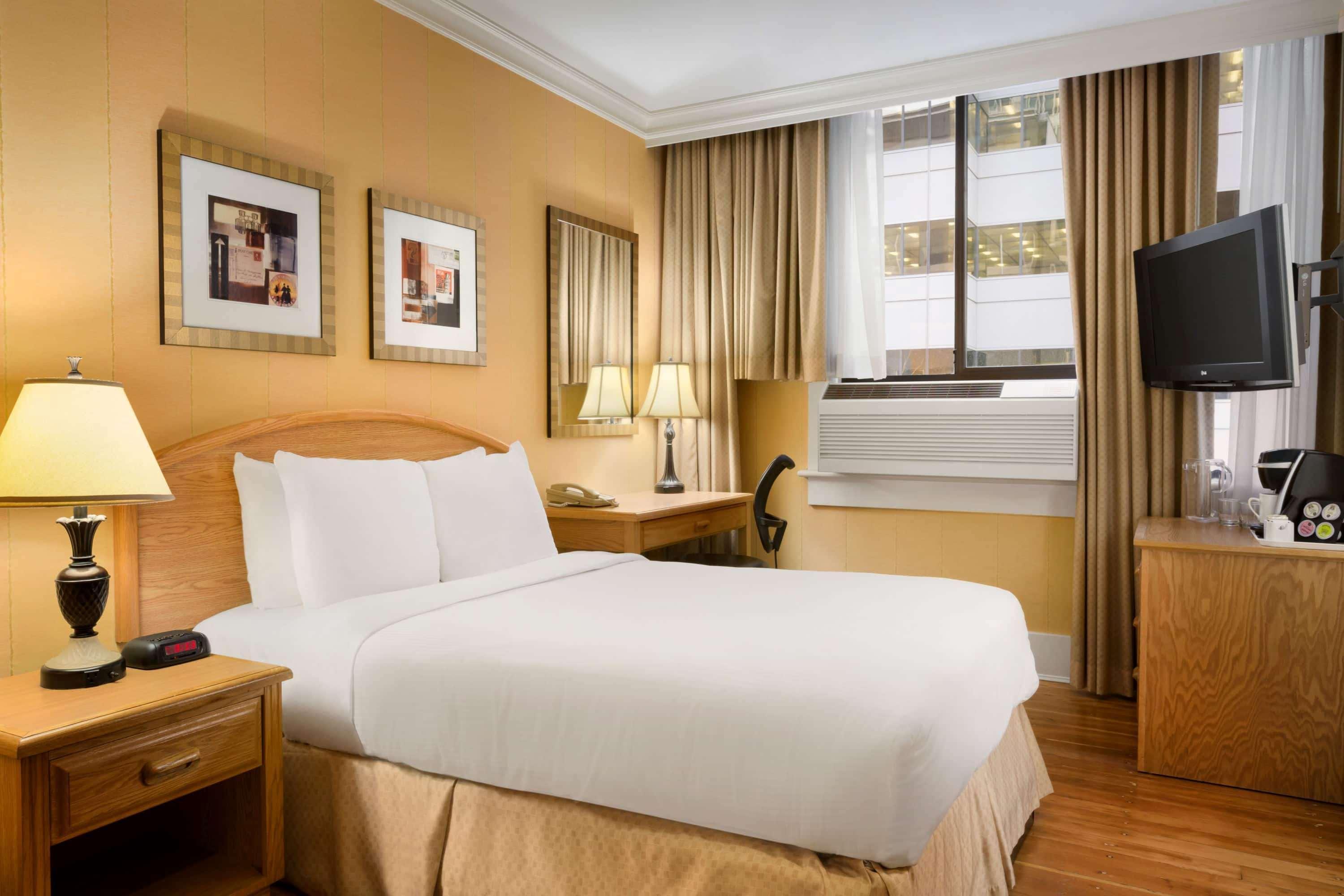 Days By Wyndham Downtown Hotel
