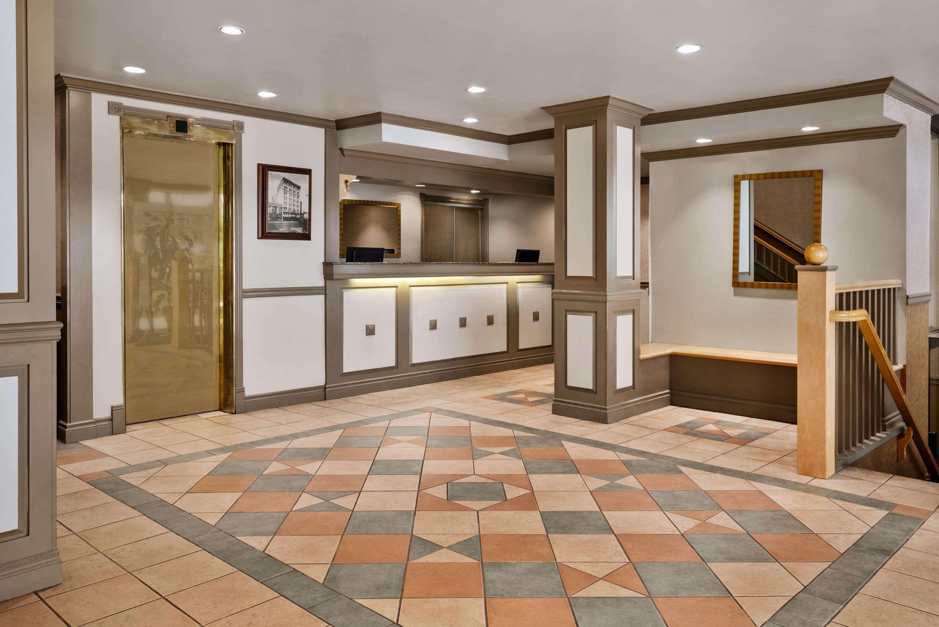 Days By Wyndham Downtown Hotel