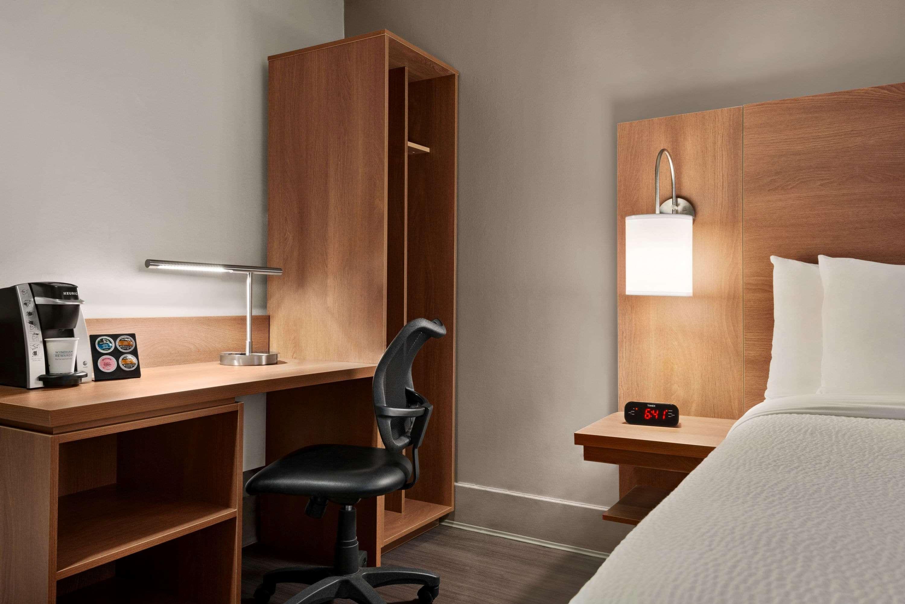 Hotel Days By Wyndham Downtown Vancouver