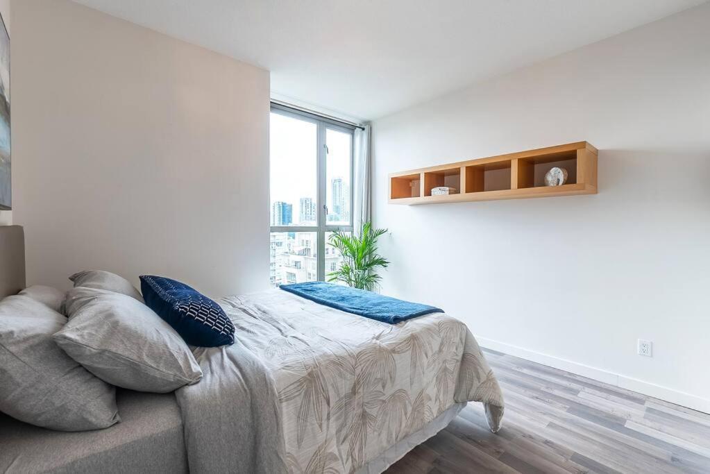 Marvelous 2 Bed In Yaletown Panoramic Views! Apartment