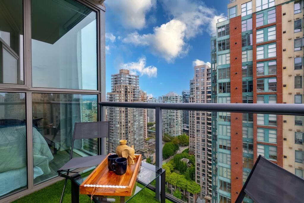 Marvelous 2 Bed In Yaletown Panoramic Views!