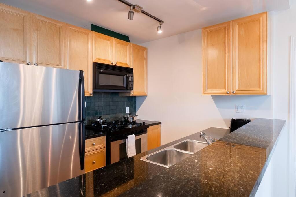 Marvelous 2 Bed In Yaletown Panoramic Views! Vancouver
