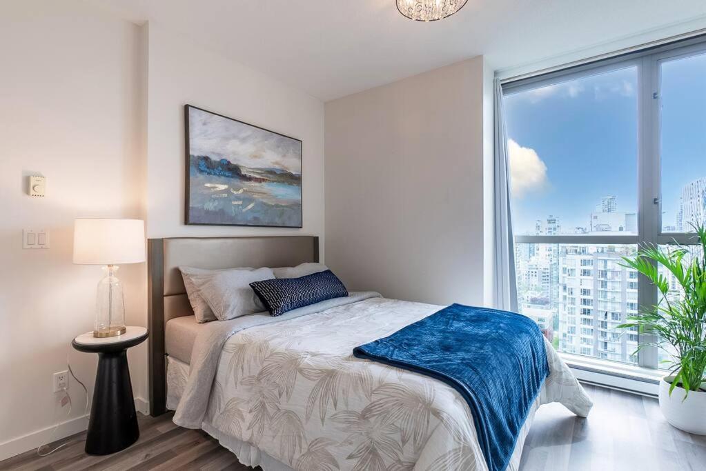 Marvelous 2 Bed In Yaletown Panoramic Views! Apartment