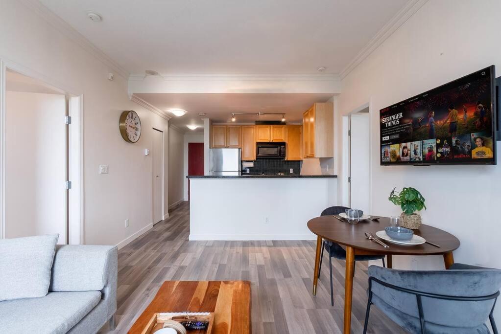 Marvelous 2 Bed In Yaletown Panoramic Views!